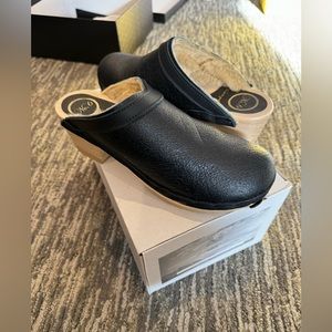 No 6 Shearling Lined Clogs size 40